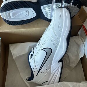 Air monarch Size 11 walking shoe Men’s Nike